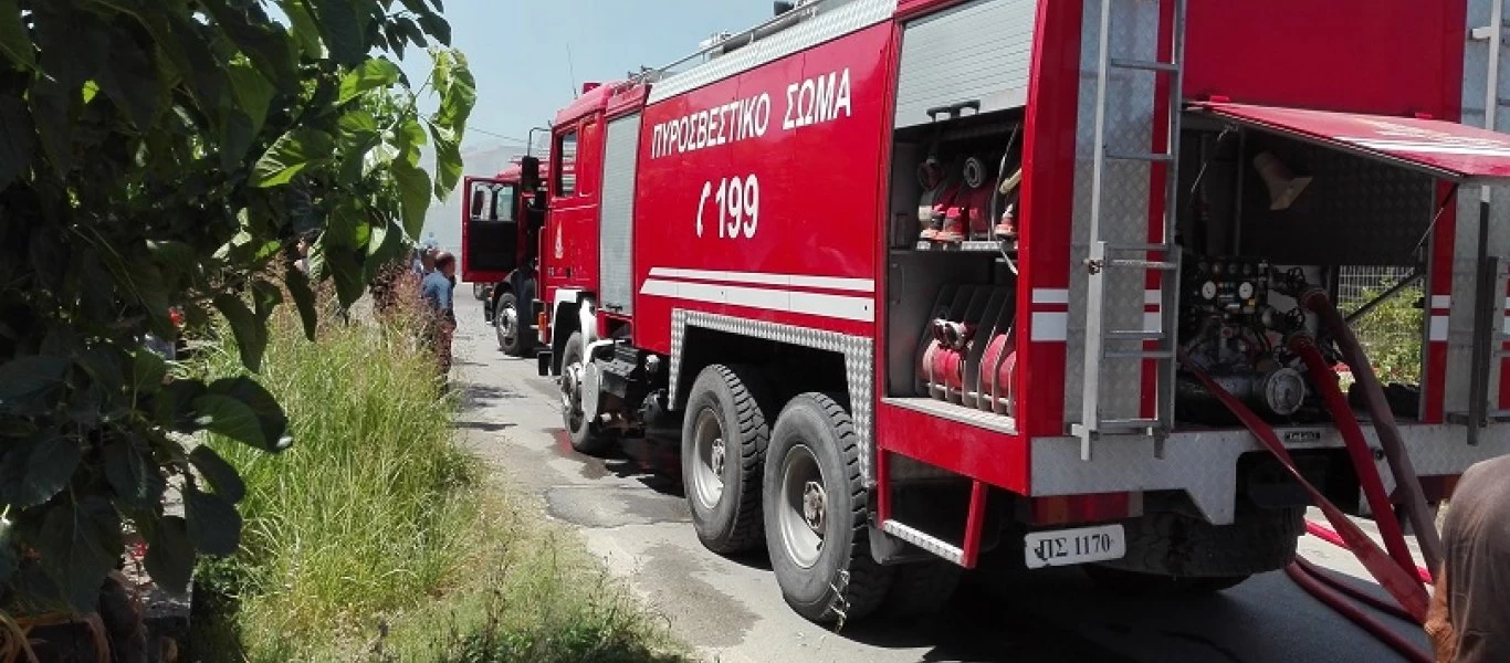 Κρήτη: Ύποπτος για εμπρησμό έπεσε με το ΙΧ του στους πυροσβέστες προσπαθώντας να ξεφύγει